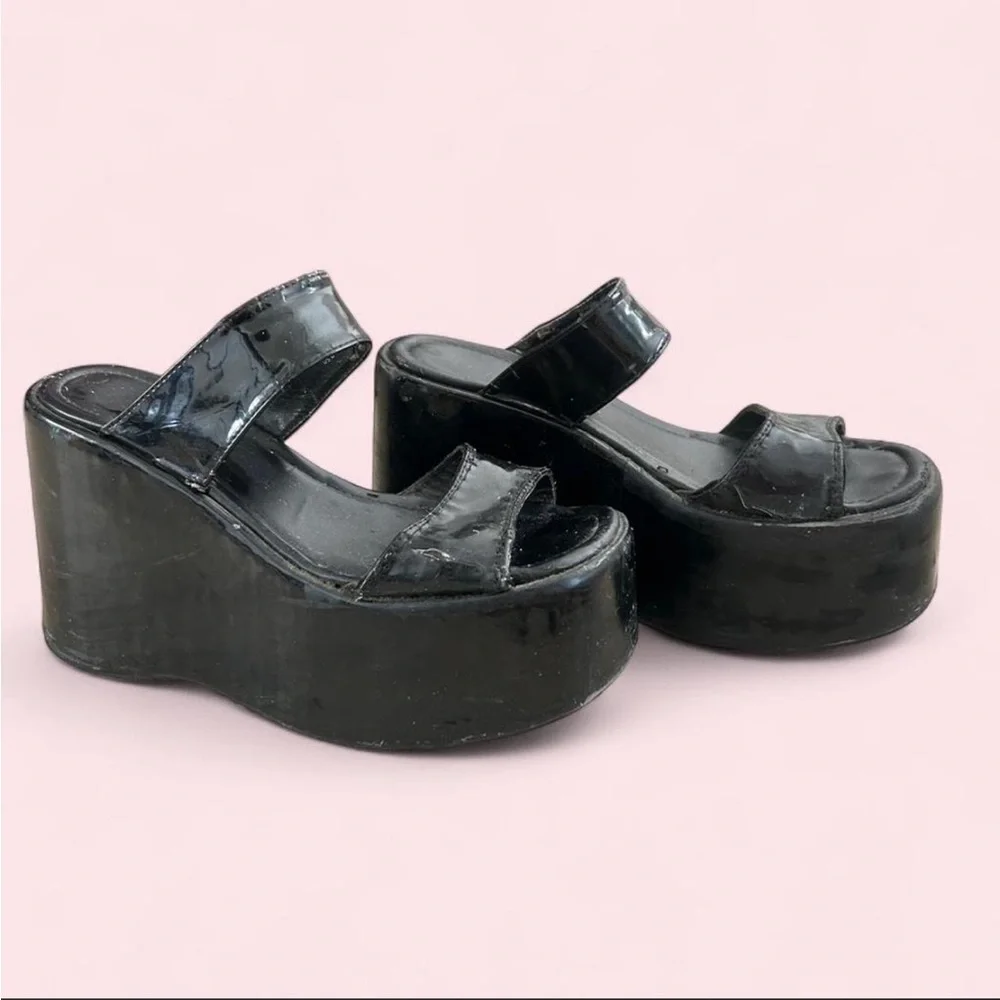 UNIF Gia Sandals